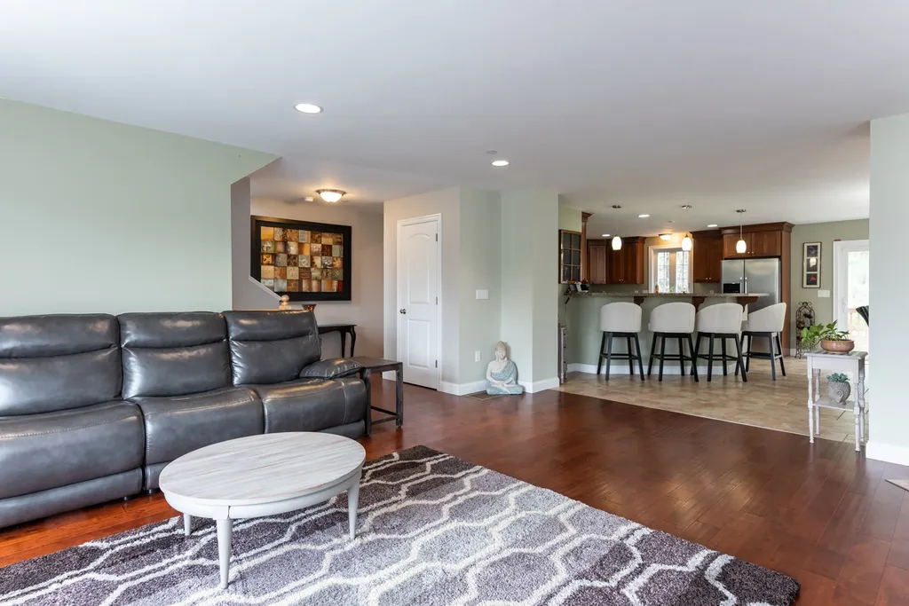 23b Clearview Circle Hudson NH 03051-4036