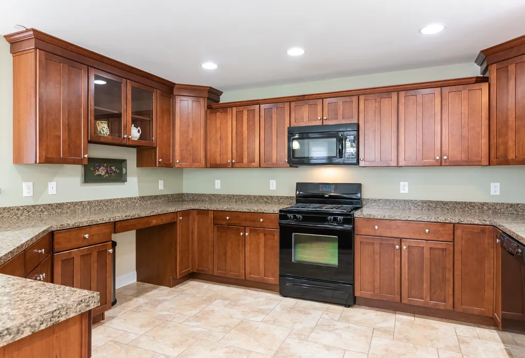 23b Clearview Circle Hudson NH 03051-4036