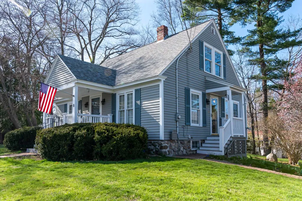 8 Taylor Street Salem NH 03079