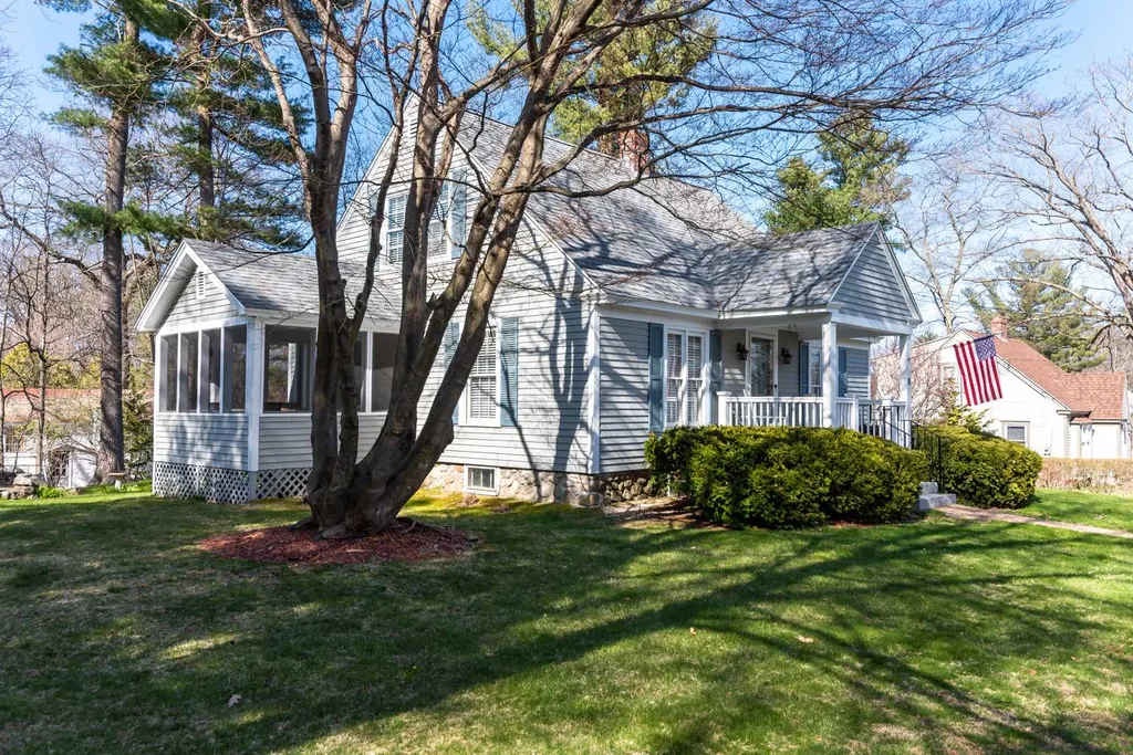 8 Taylor Street Salem NH 03079