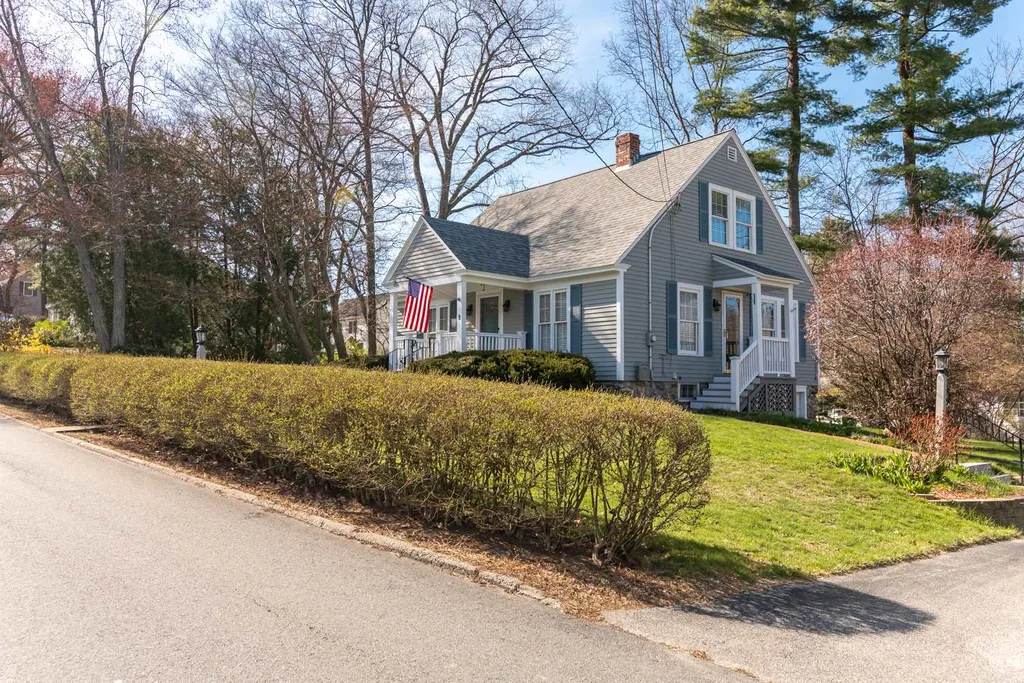 8 Taylor Street Salem NH 03079