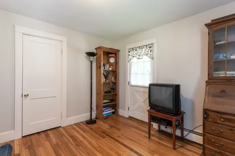8 Taylor Street Salem NH 03079