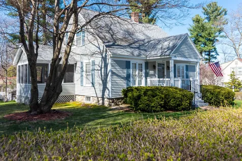 8 Taylor Street Salem NH 03079