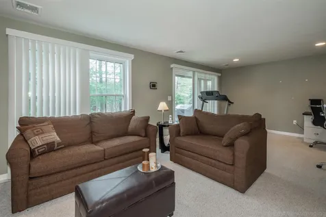 12a Farnum Court Hudson NH 03051