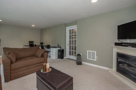 12a Farnum Court Hudson NH 03051