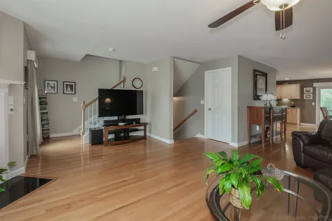12a Farnum Court Hudson NH 03051