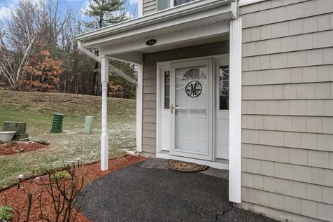 12a Farnum Court Hudson NH 03051