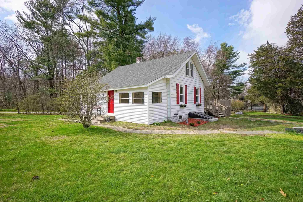 31 Pond Street Salem NH 03079
