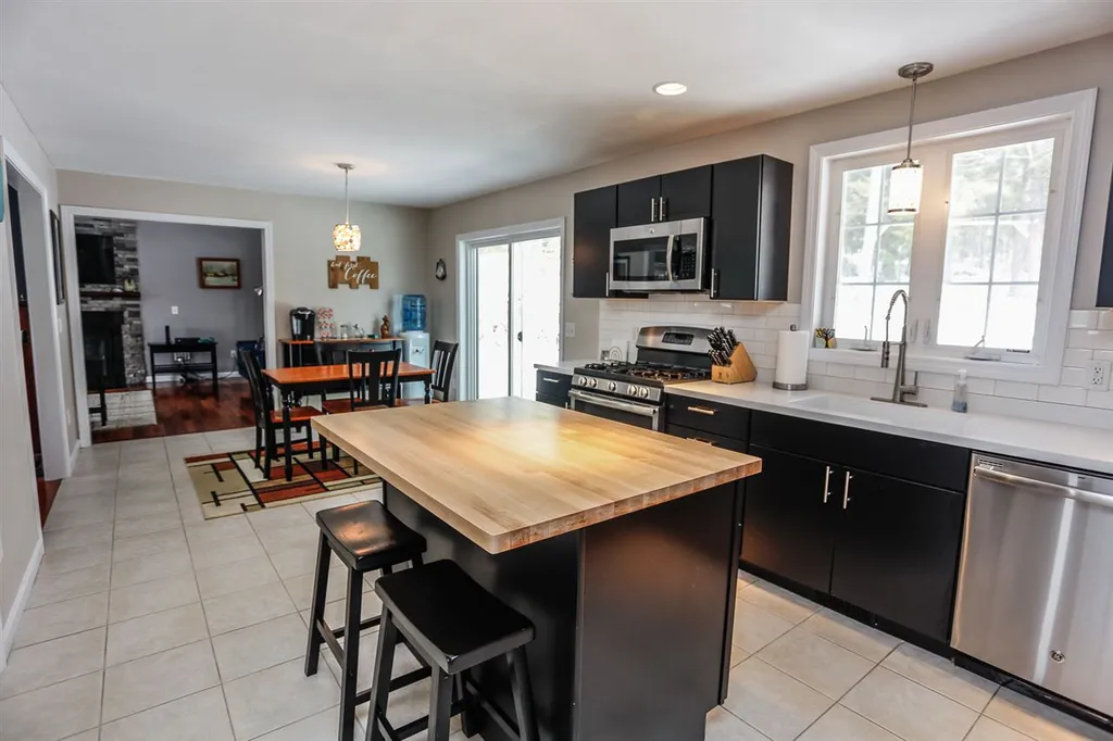 27 Sherman Drive Raymond NH 03077