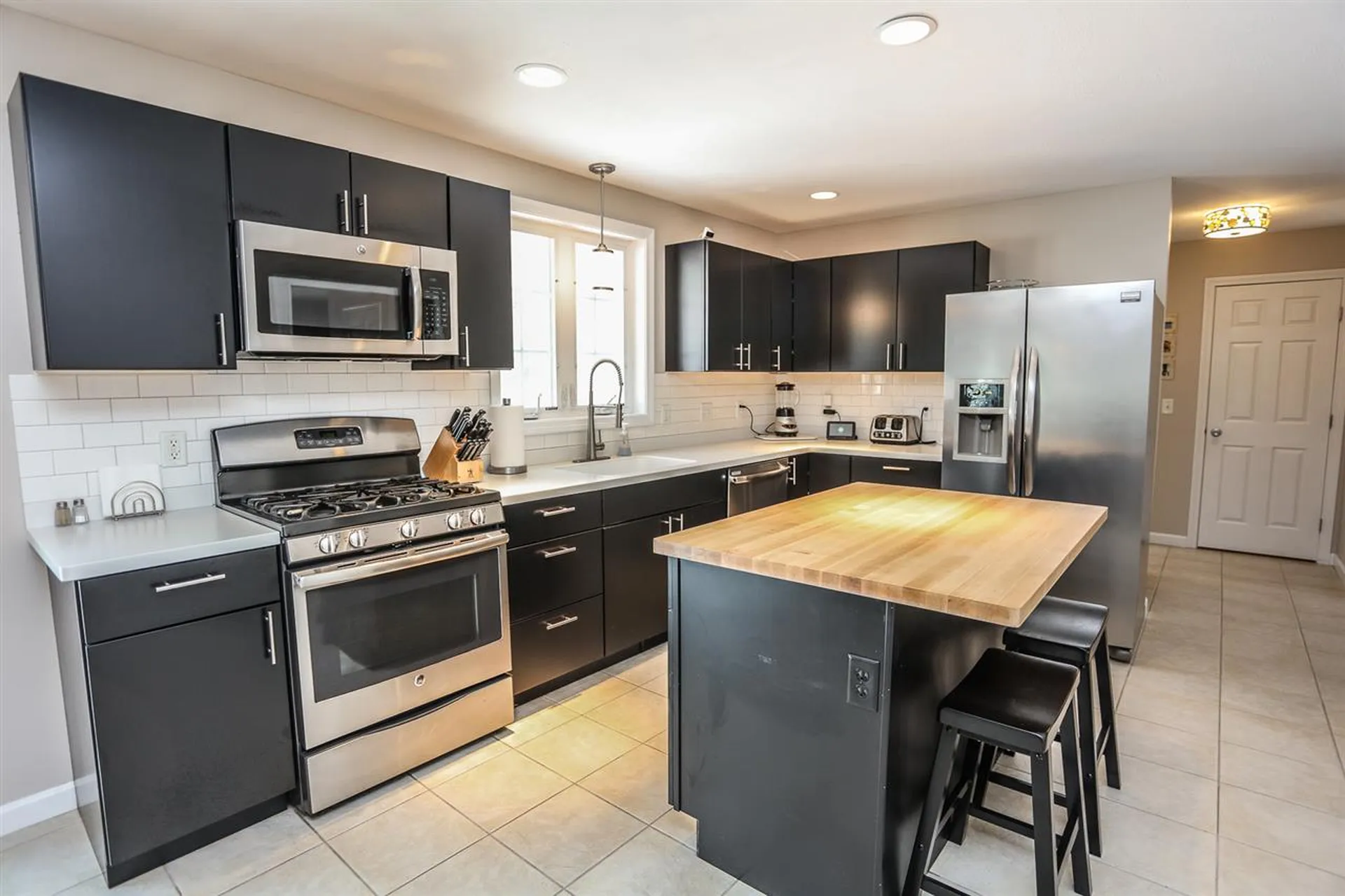 27 Sherman Drive Raymond NH 03077