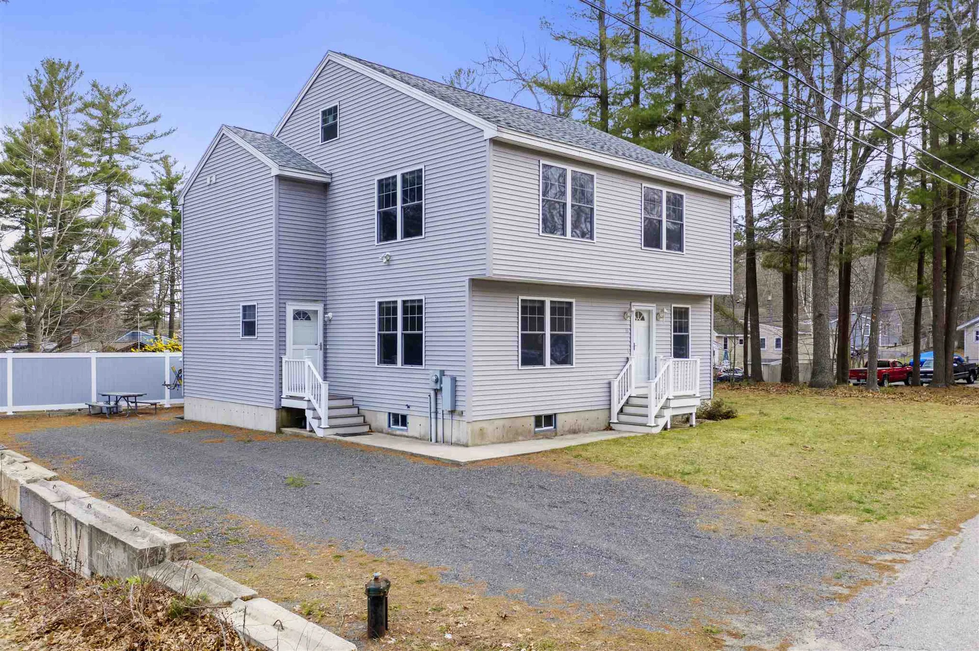 16 2nd Street Kingston NH 03848