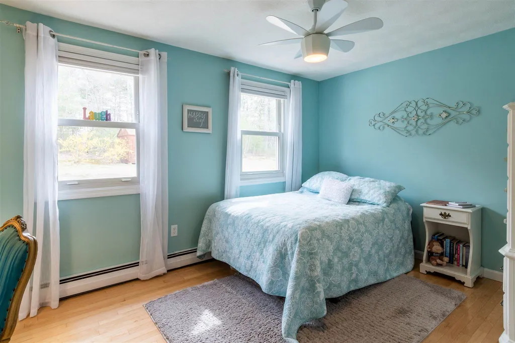 6 Alan Circle Londonderry NH 03053