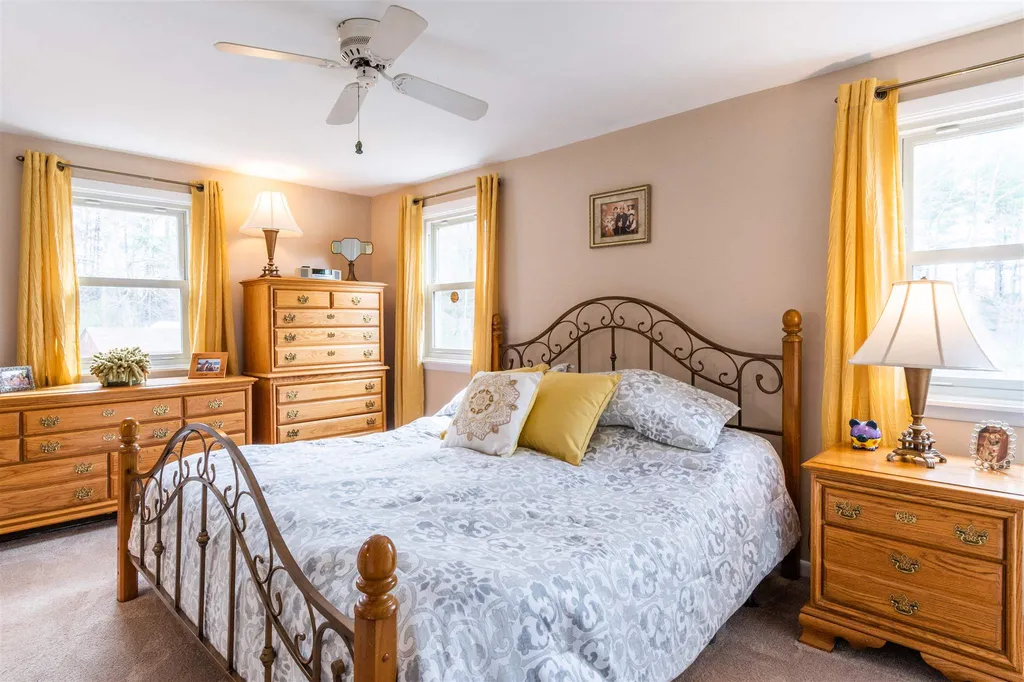 6 Alan Circle Londonderry NH 03053