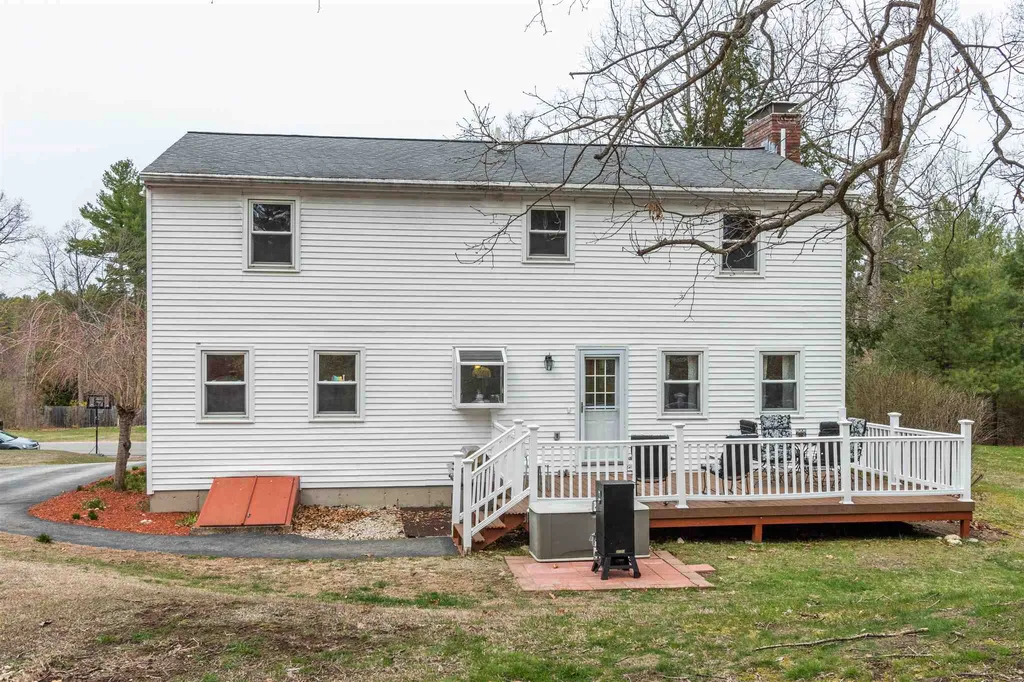 6 Alan Circle Londonderry NH 03053