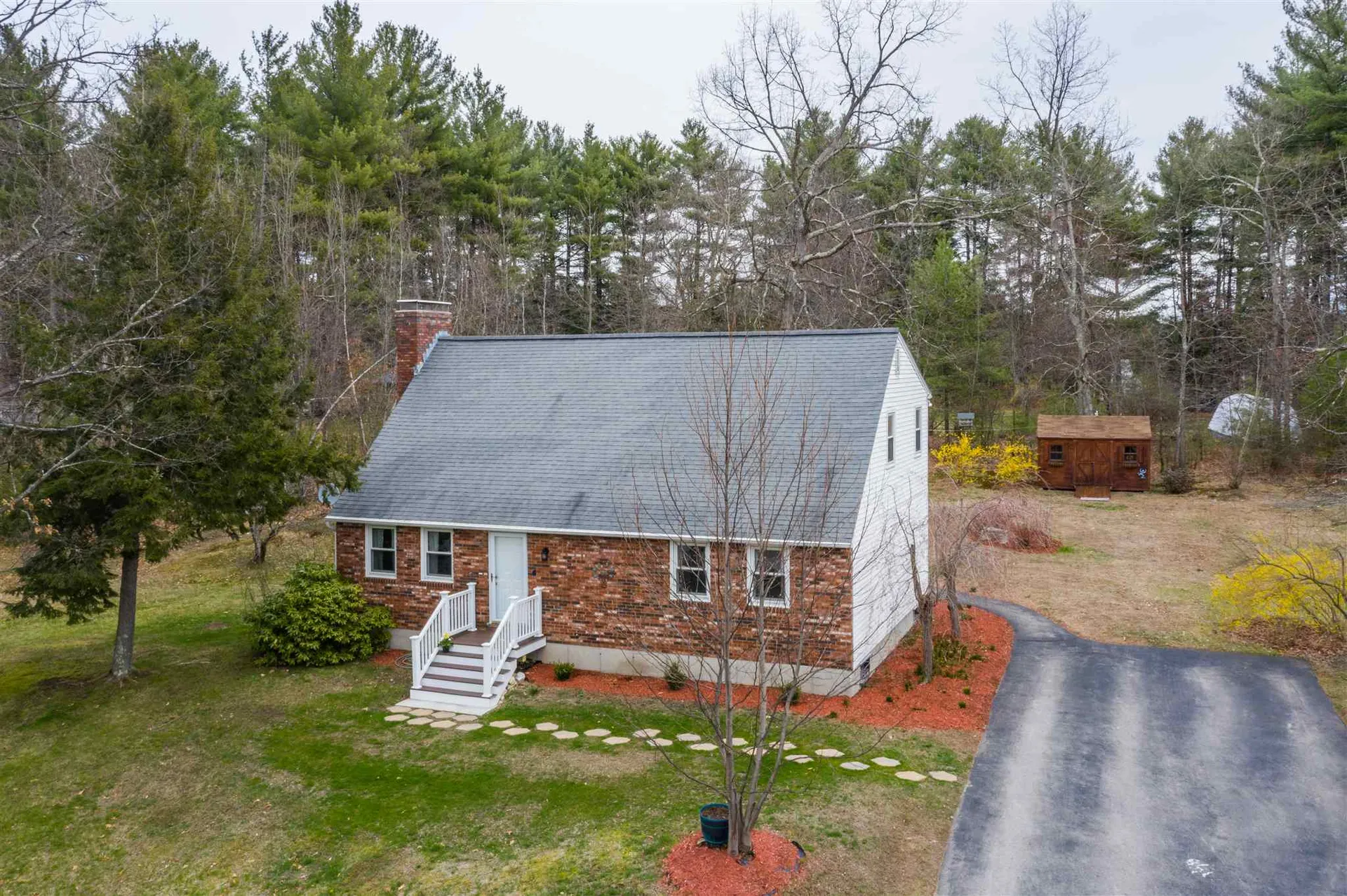 6 Alan Circle Londonderry NH 03053
