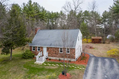 6 Alan Circle Londonderry NH 03053