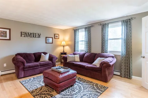 6 Alan Circle Londonderry NH 03053