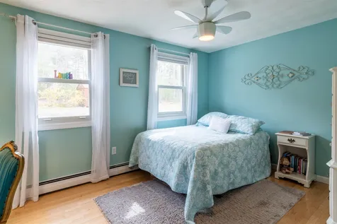 6 Alan Circle Londonderry NH 03053