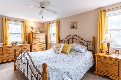 6 Alan Circle Londonderry NH 03053