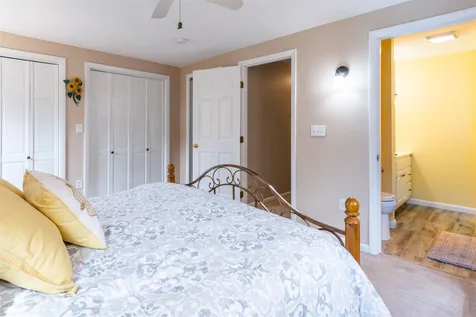 6 Alan Circle Londonderry NH 03053