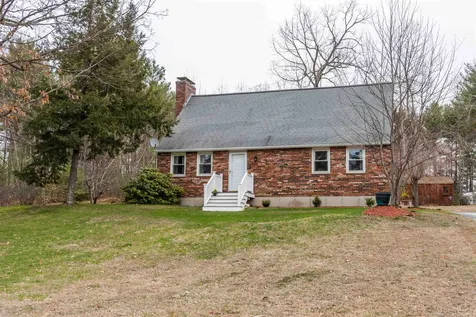 6 Alan Circle Londonderry NH 03053