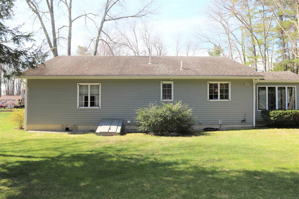 4 Rowe Drive Fremont NH 03044