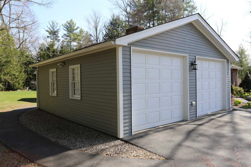 4 Rowe Drive Fremont NH 03044