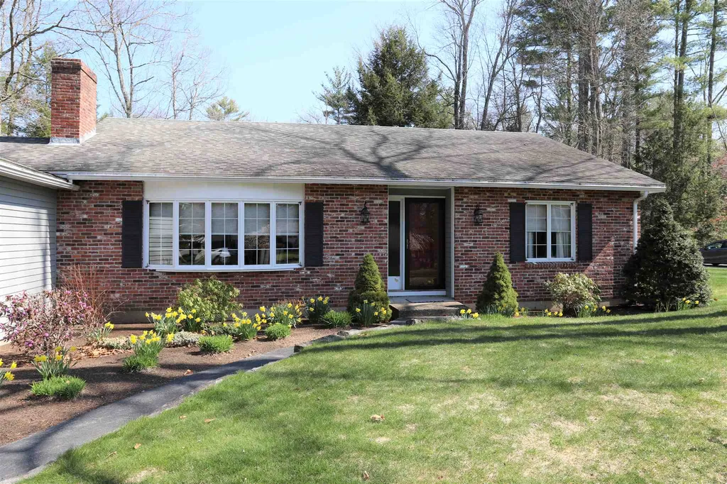4 Rowe Drive Fremont NH 03044