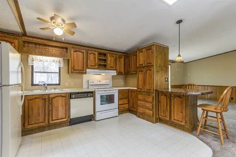 13 Agent Road Raymond NH 03077