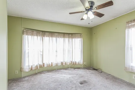 13 Agent Road Raymond NH 03077