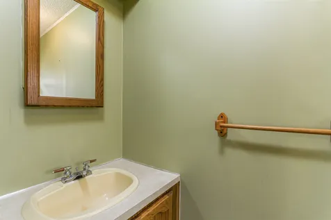 13 Agent Road Raymond NH 03077