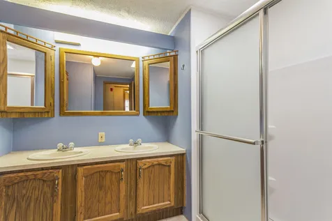 13 Agent Road Raymond NH 03077