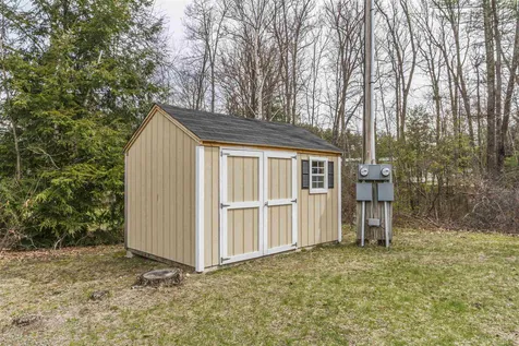 13 Agent Road Raymond NH 03077