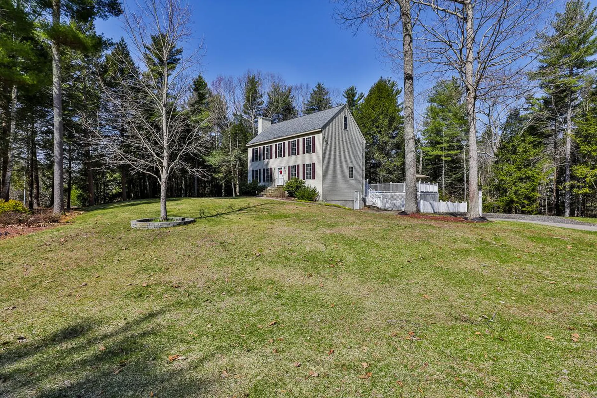 7 Opal Drive Danville NH 03819-3166