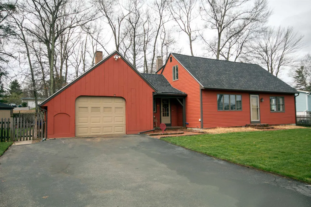 12 Doncaster Drive Nashua NH 03062-2142