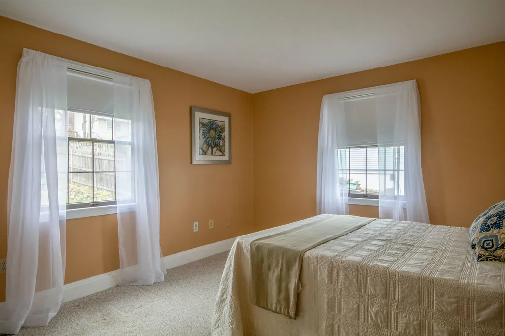 12 Doncaster Drive Nashua NH 03062-2142