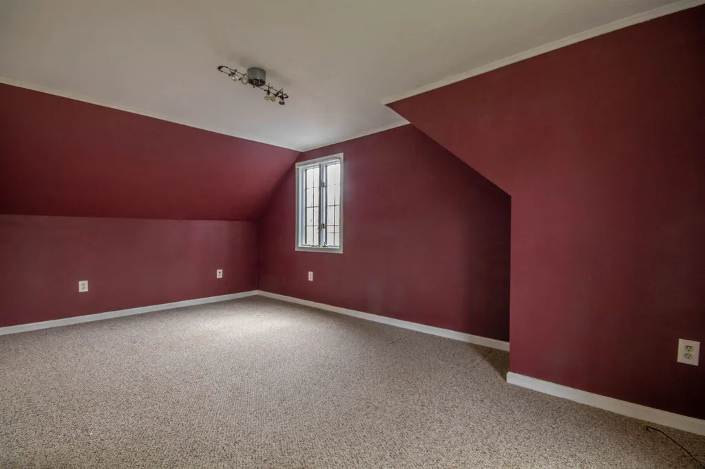 12 Doncaster Drive Nashua NH 03062-2142