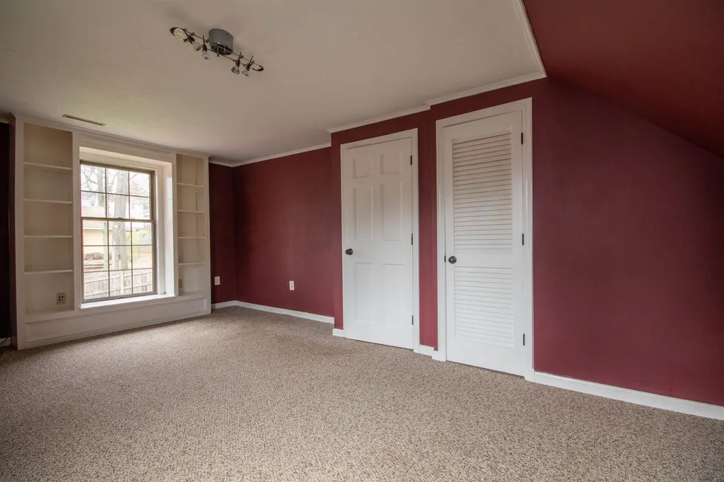 12 Doncaster Drive Nashua NH 03062-2142