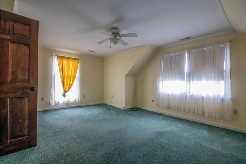 12 Doncaster Drive Nashua NH 03062-2142