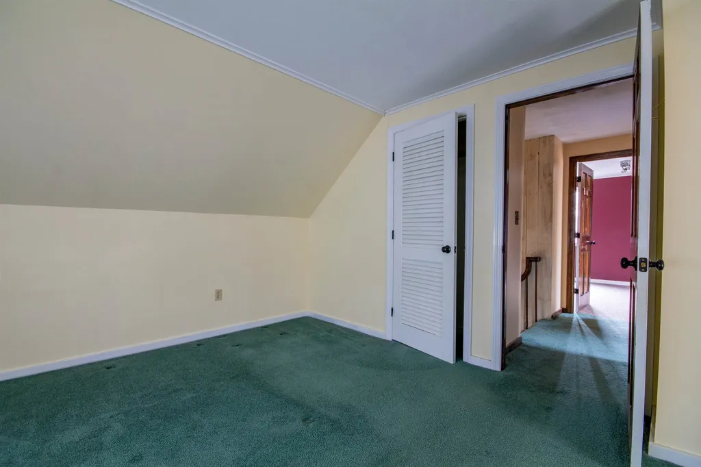 12 Doncaster Drive Nashua NH 03062-2142