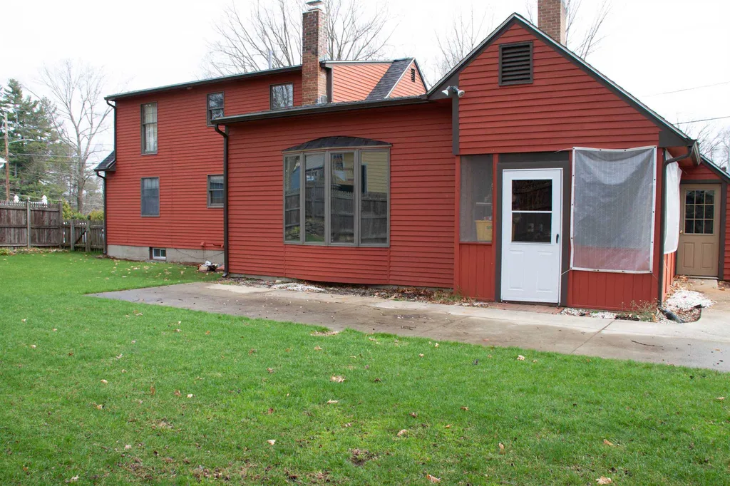 12 Doncaster Drive Nashua NH 03062-2142