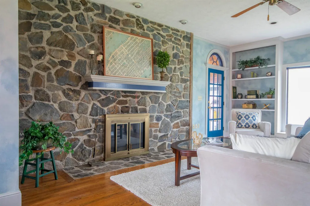 12 Doncaster Drive Nashua NH 03062-2142
