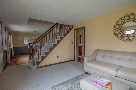 12 Doncaster Drive Nashua NH 03062-2142