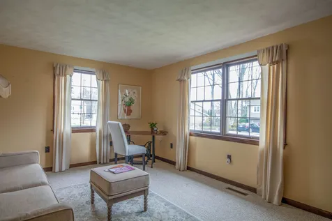 12 Doncaster Drive Nashua NH 03062-2142