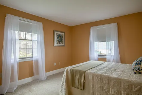 12 Doncaster Drive Nashua NH 03062-2142
