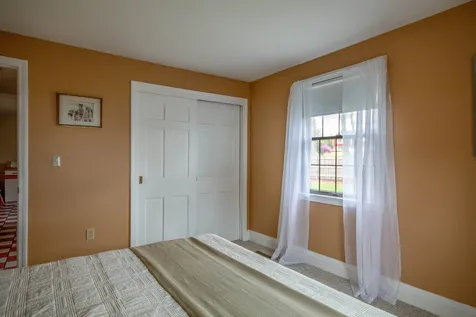 12 Doncaster Drive Nashua NH 03062-2142