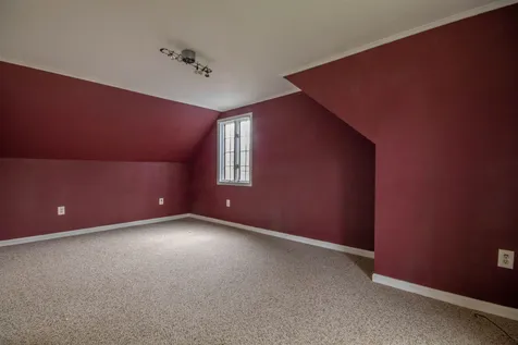 12 Doncaster Drive Nashua NH 03062-2142