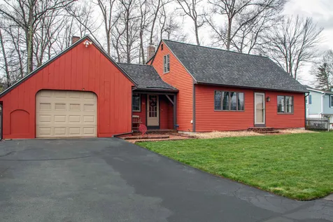 12 Doncaster Drive Nashua NH 03062-2142