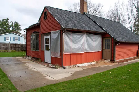 12 Doncaster Drive Nashua NH 03062-2142