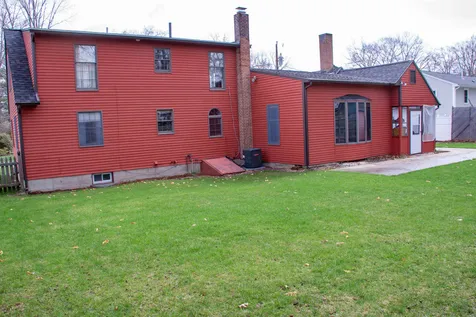 12 Doncaster Drive Nashua NH 03062-2142